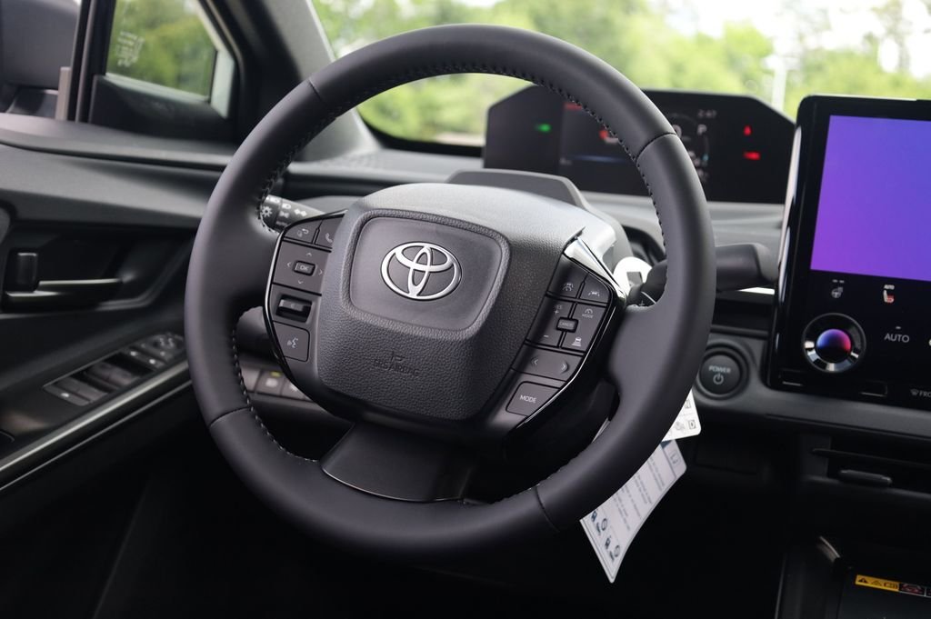 New 2026 Wind Chill Pearl <sup>1</sup> Toyota  SE image 7