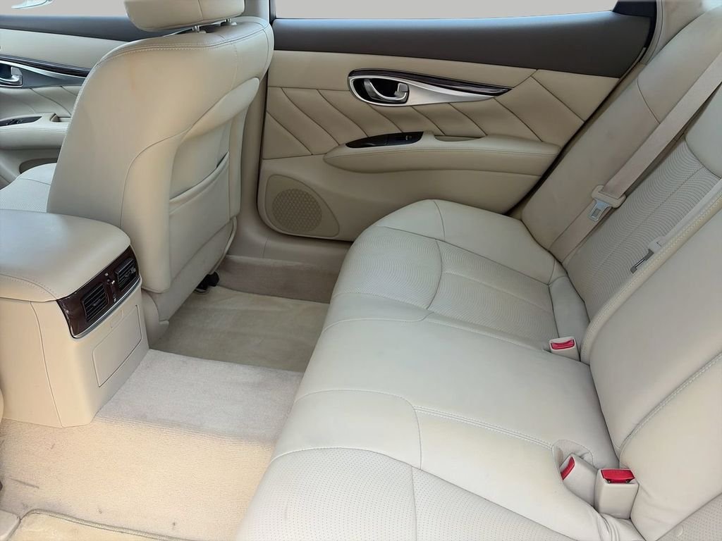 Used 2019 White INFINITI 3.7 image 13