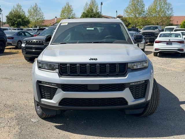 New 2026 Silver Zynith Exterior Paint Jeep Limited image 3