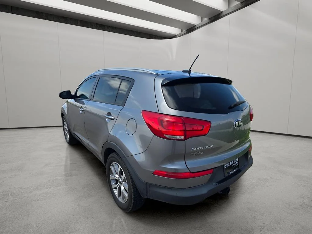 Used 2016 Mineral Silver Kia LX image 3
