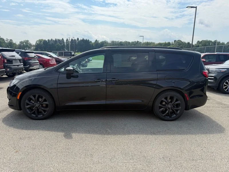 Used 2019 Black Chrysler Touring L image 16