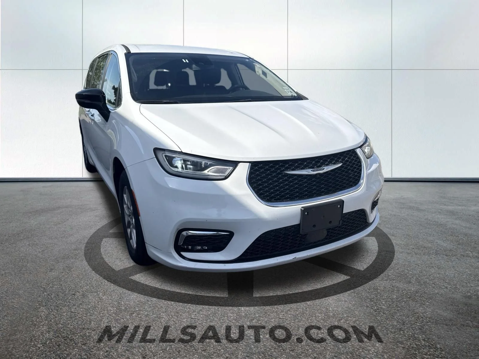 Used 2024 Chrysler Pacifica Touring L with VIN 2C4RC1BG7RR149698 for sale in Baxter, Minnesota
