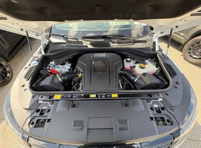 New 2026 Ostuni Pearl White Land Rover Dynamic SE image 45