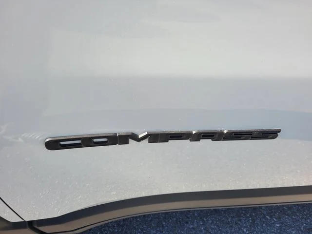 New 2026 Bright White Clearcoat Jeep Latitude image 3
