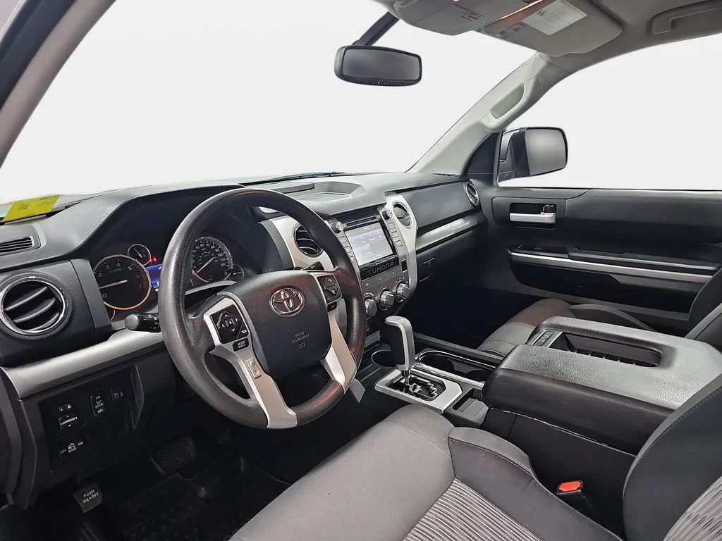 Used 2014 Silver Toyota SR5 image 18