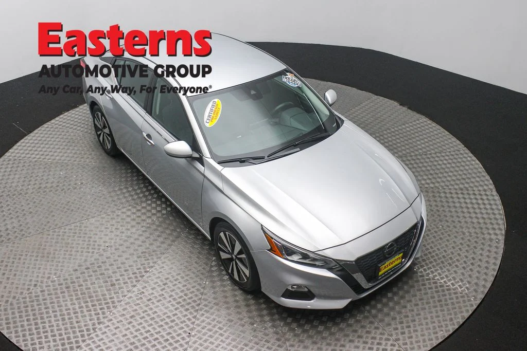 Used 2022 Silver Nissan 2.5 SV image 3