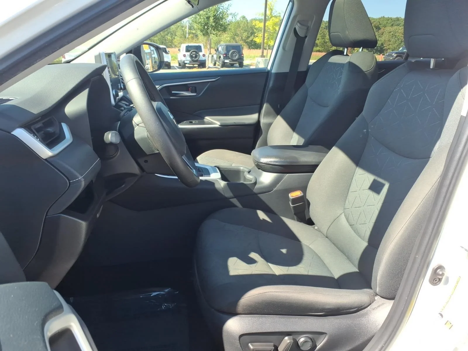 Used 2022  Toyota XLE image 18