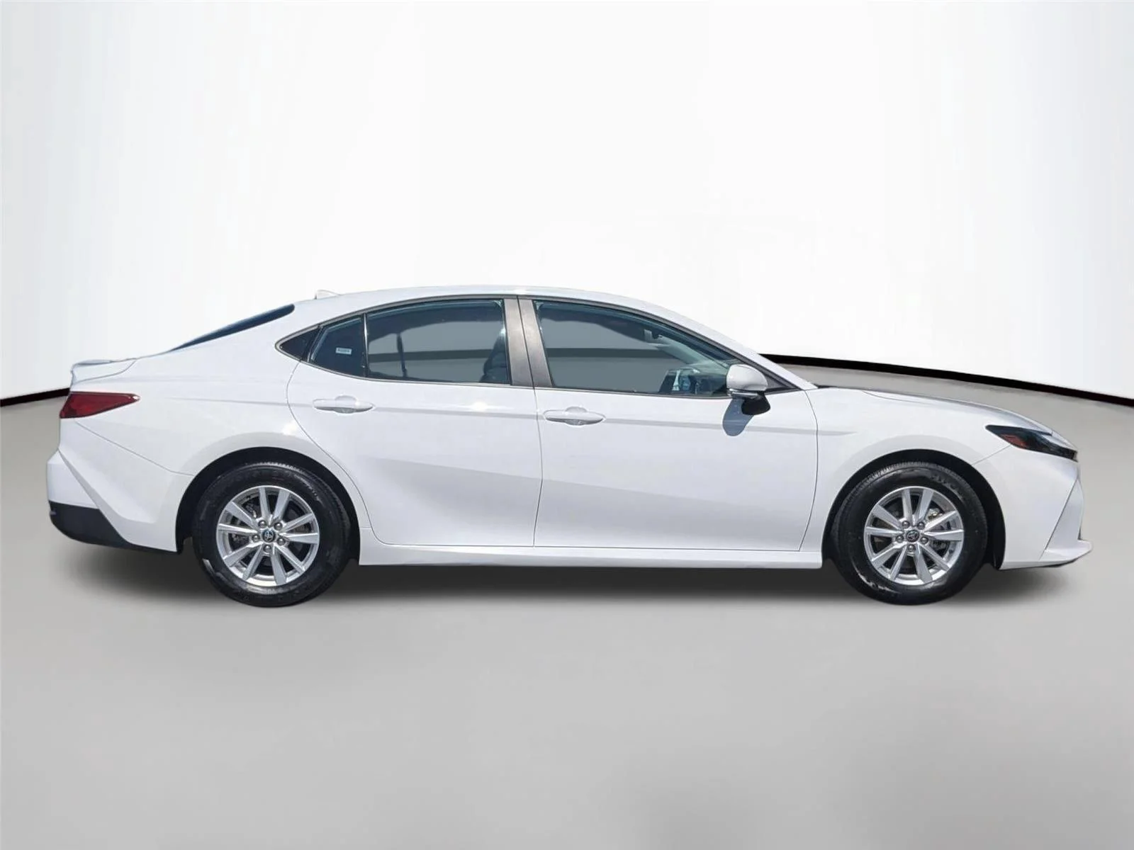 Used 2025  TOYOTA  image 6