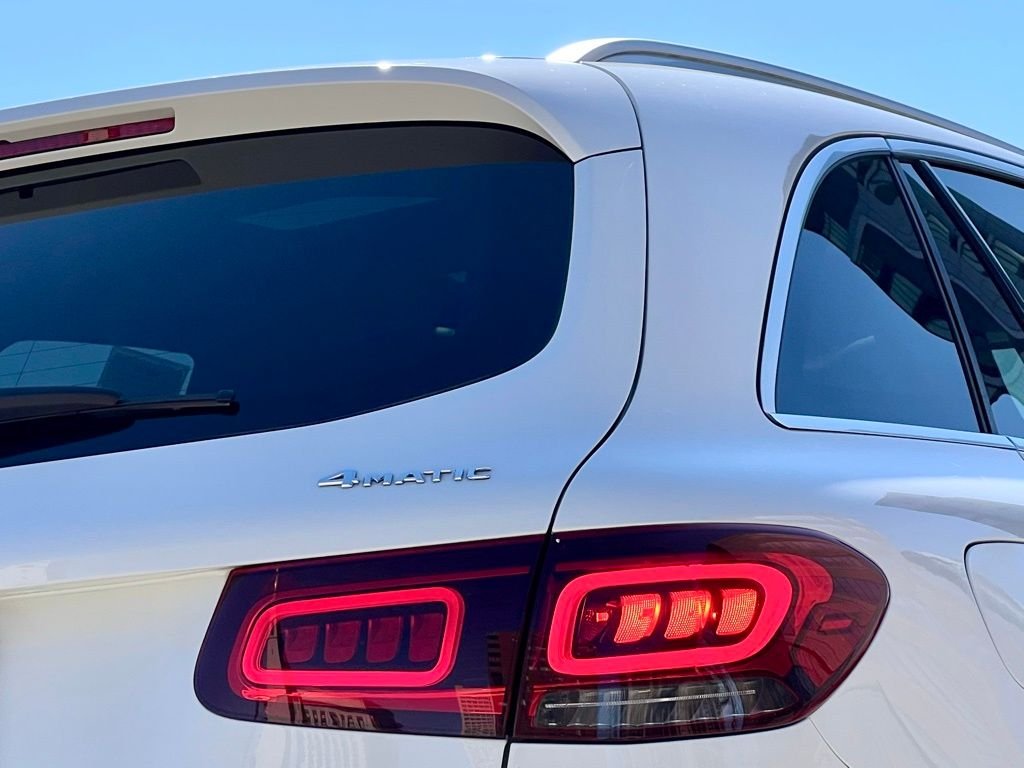 Certified Used 2022  Mercedes-Benz GLC 300 image 10