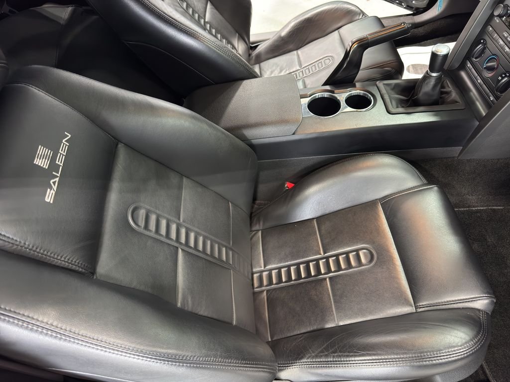 Used 2006 Black Clearcoat Ford GT Premium image 35