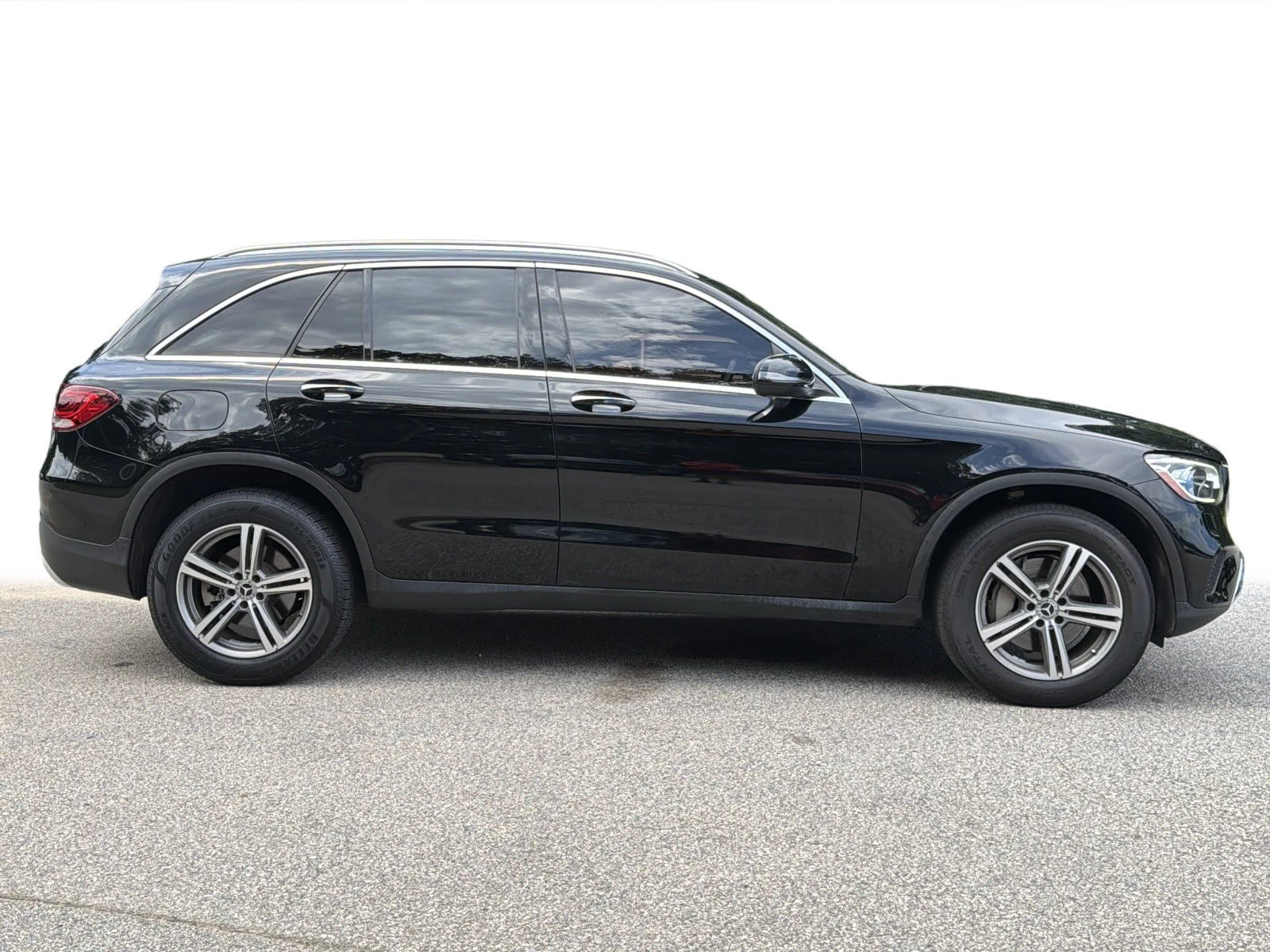 Used 2020 Black Mercedes-Benz GLC 300 image 26