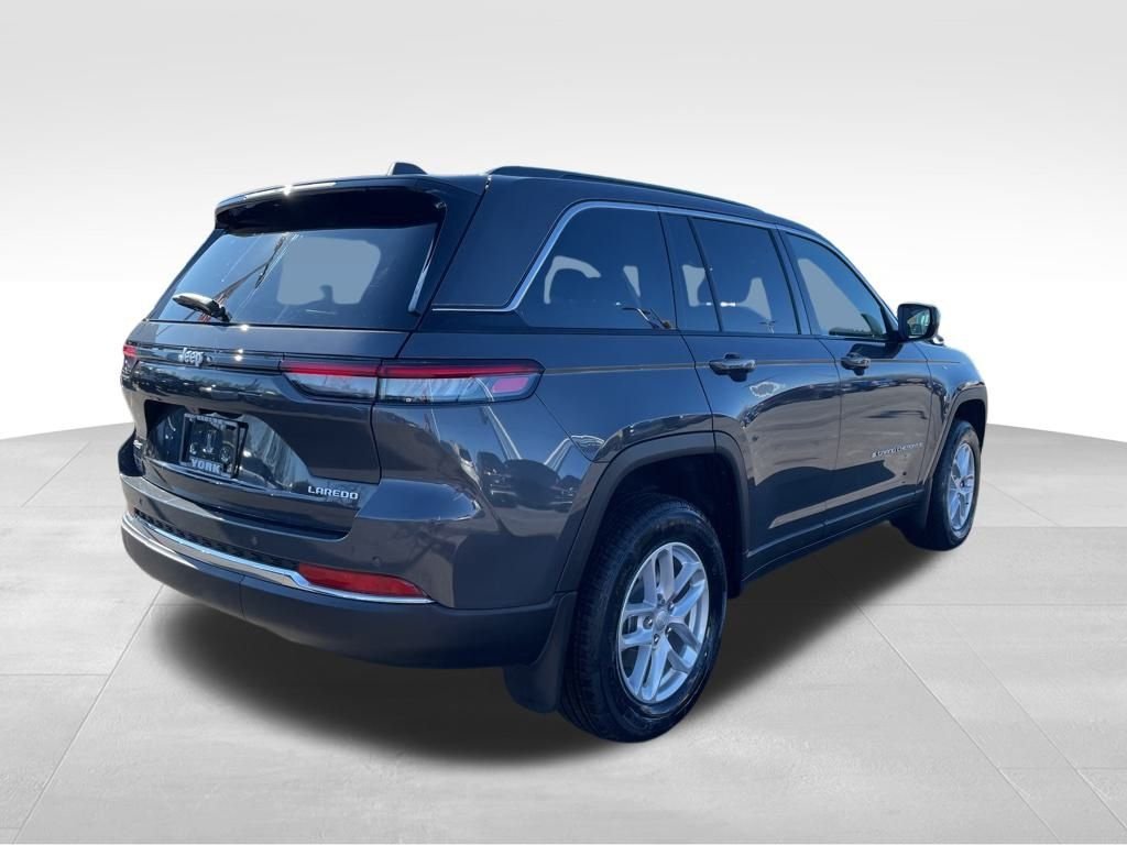 New 2026 Baltic Gray Metallic Clear-Coat Exterior Paint Jeep Laredo X image 5
