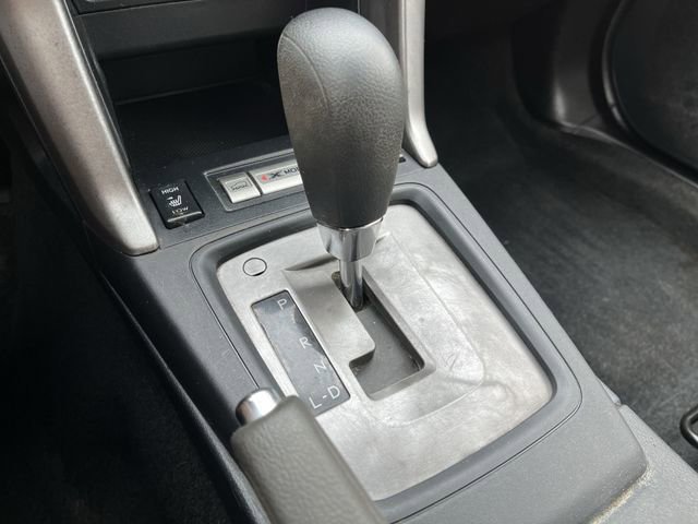 Used 2018  Subaru Premium image 22