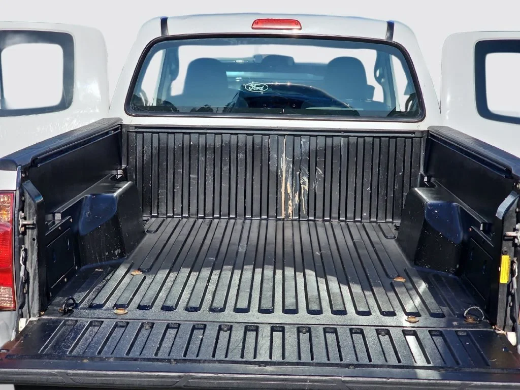 Used 2015 White Toyota Base image 12