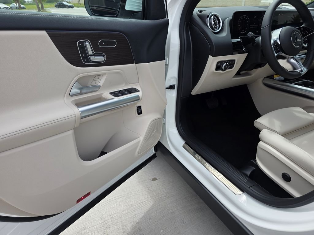 New 2026 Polar White Mercedes-Benz GLA 250 image 11