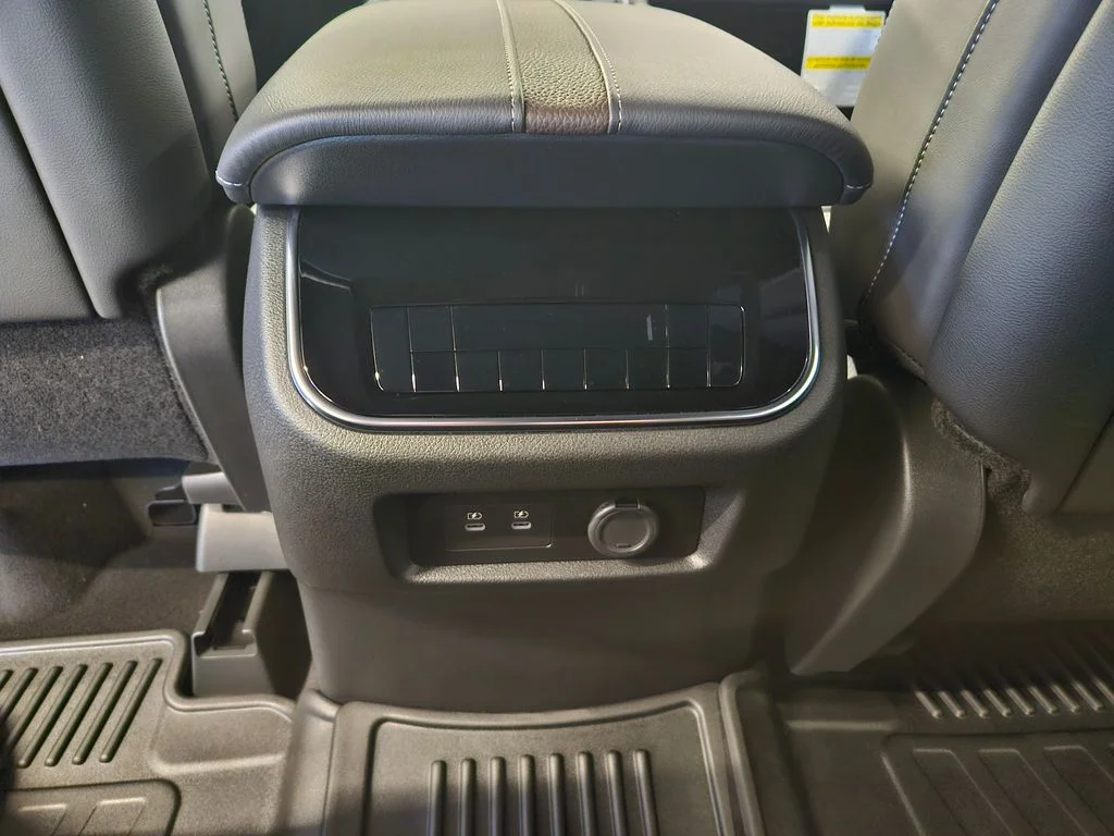 New 2026 Super Black Nissan Platinum image 22