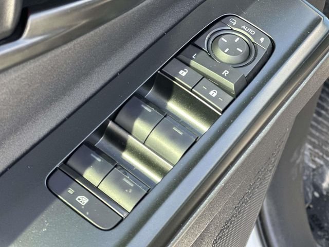 2026 Toyota bZ XLE - Photo 28