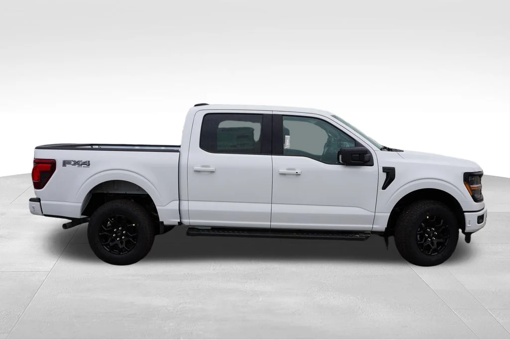 New 2026 Oxford White Ford XLT image 2