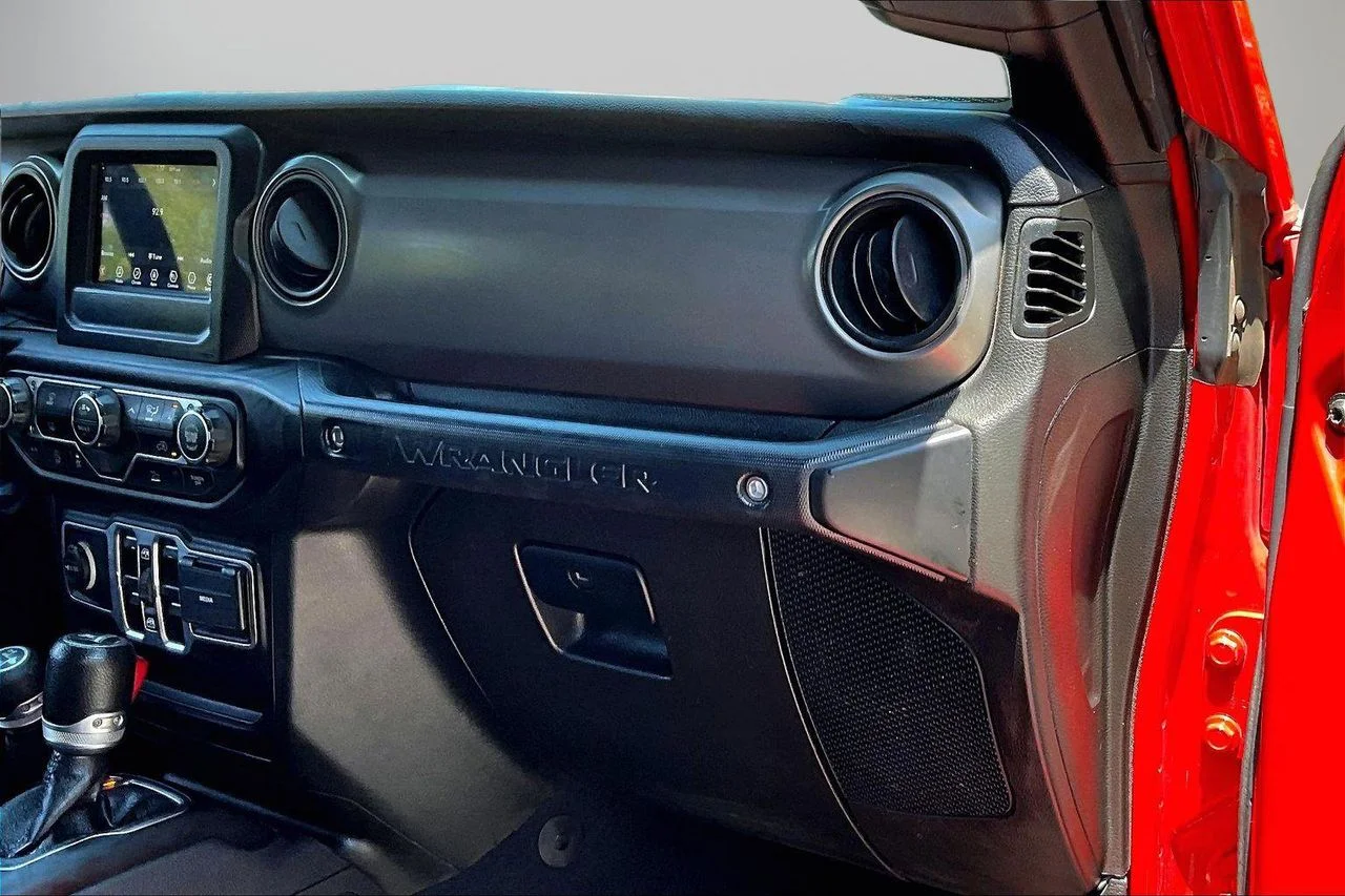 Used 2023 Red Jeep Sport S image 19