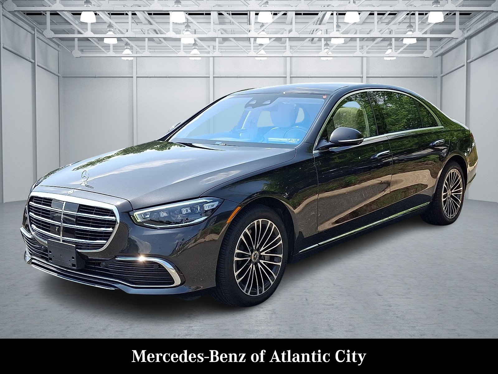 Certified Used 2023 Graphite Gray Metallic Mercedes-Benz 4MATIC® image 3