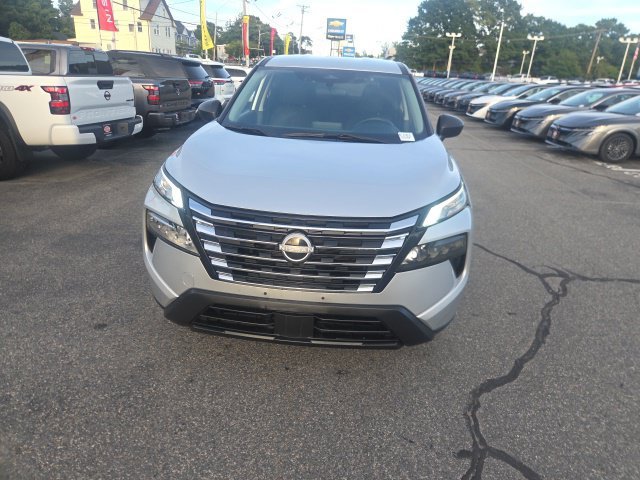 Used 2024 Silver Nissan S image 3