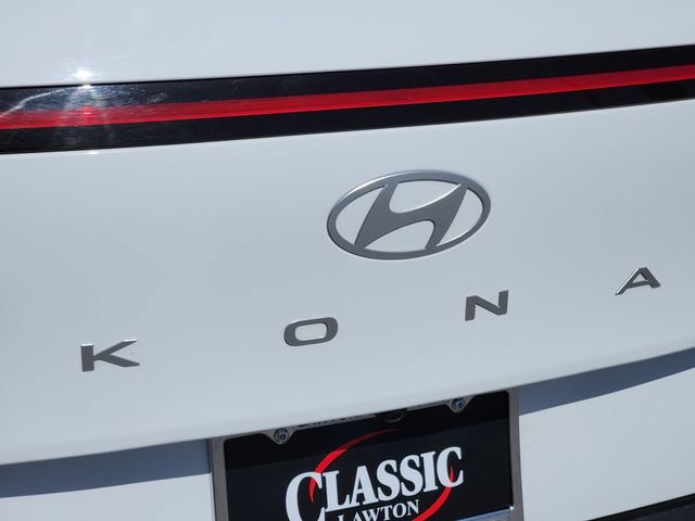 Used 2025 White Hyundai SEL image 11