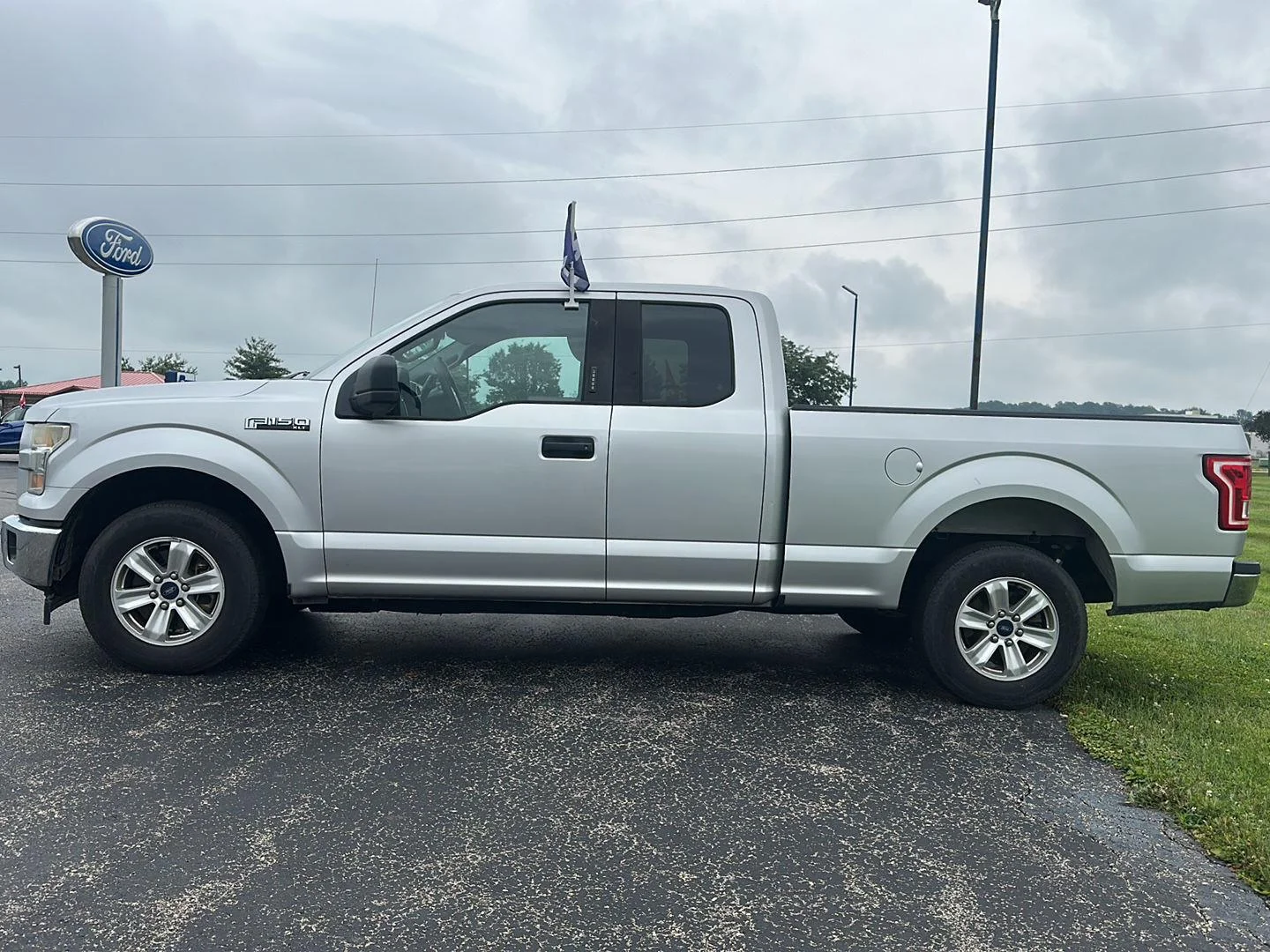 Used 2017 Ingot Silver Ford XLT image 7