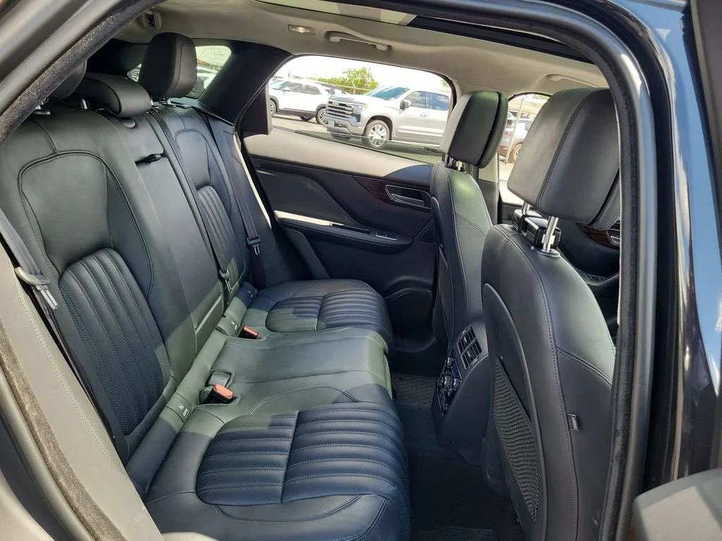 Used 2019 Black Jaguar 30t Portfolio image 28