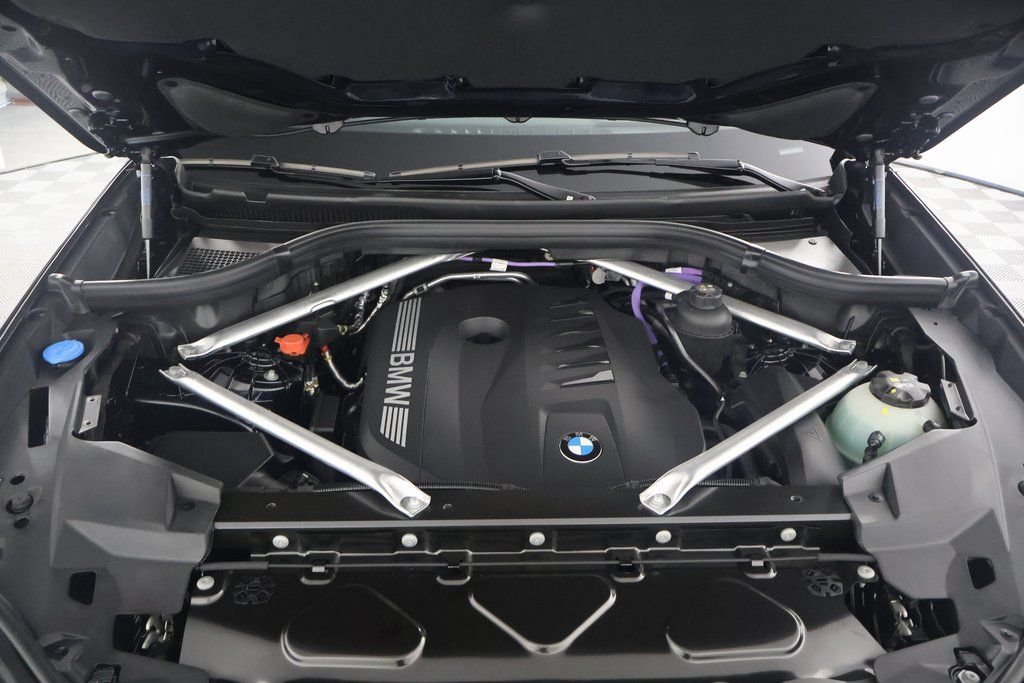 Used 2026 Carbon Black Metallic BMW xDrive40i image 9