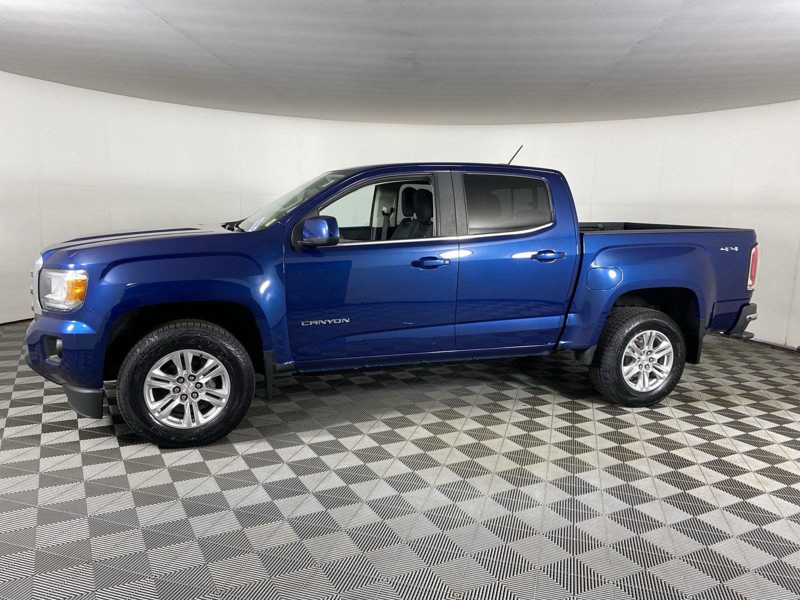 Used 2020 Blue Emerald Metallic GMC 4WD SLE image 14