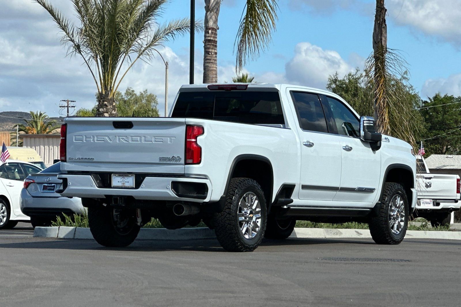 New 2026 Polar White Tricoat Chevrolet High Country image 4