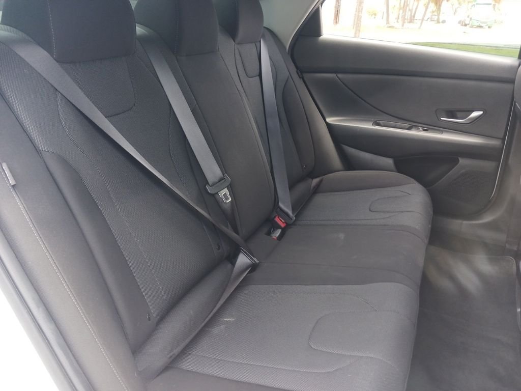 2025 Hyundai Elantra SE - Photo 18