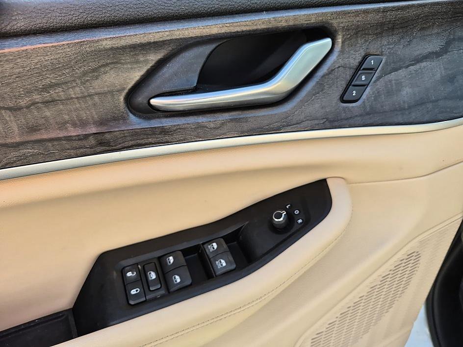 Used 2023 White Jeep Limited 4x4 image 13
