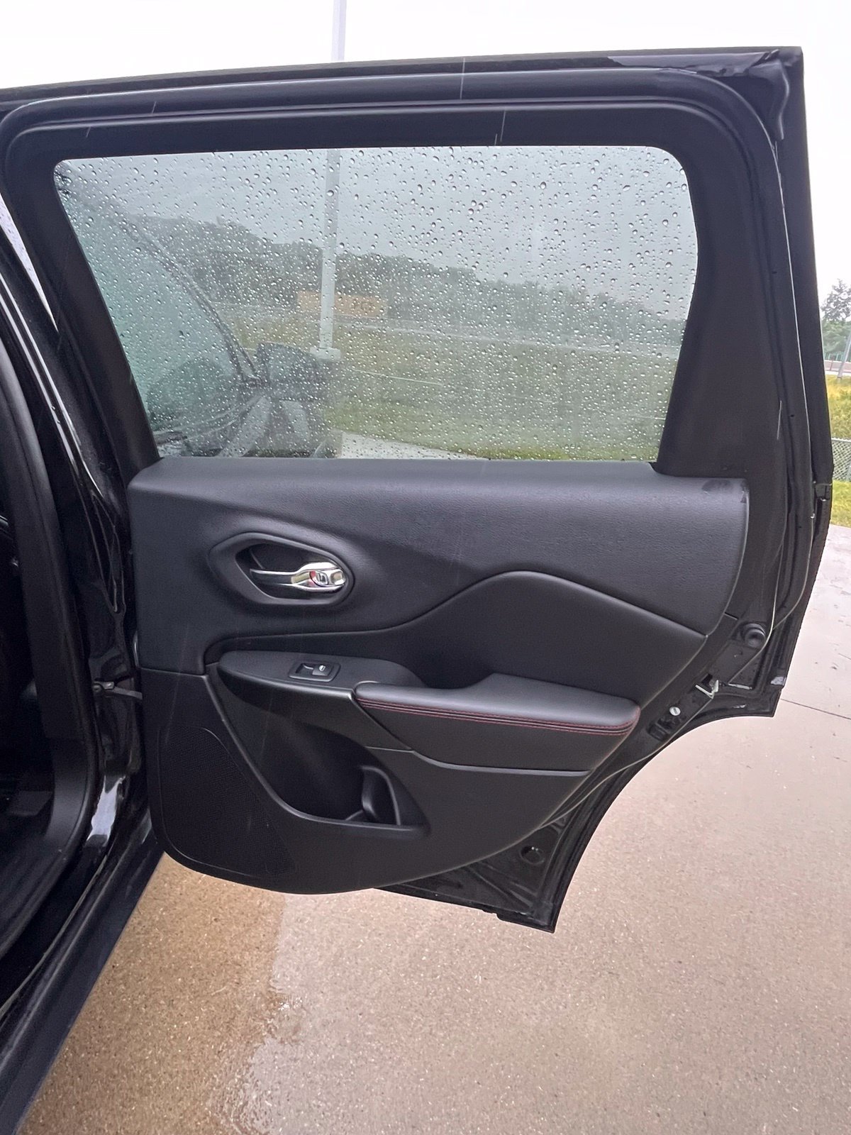 Used 2019 Black Jeep Trailhawk image 22