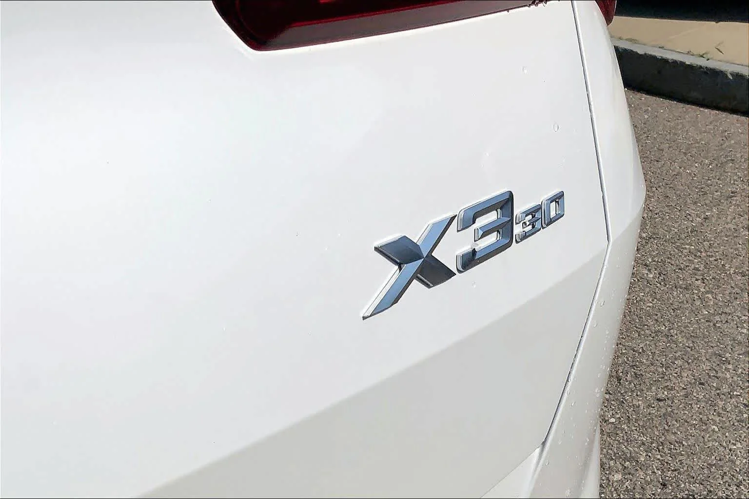 New 2026 Mineral White Metallic BMW 30 xDrive image 15