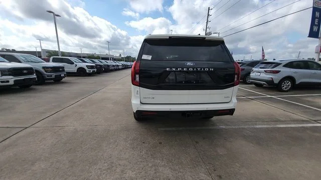 New 2026 Star White Metallic Tri-Coat Ford Active image 11