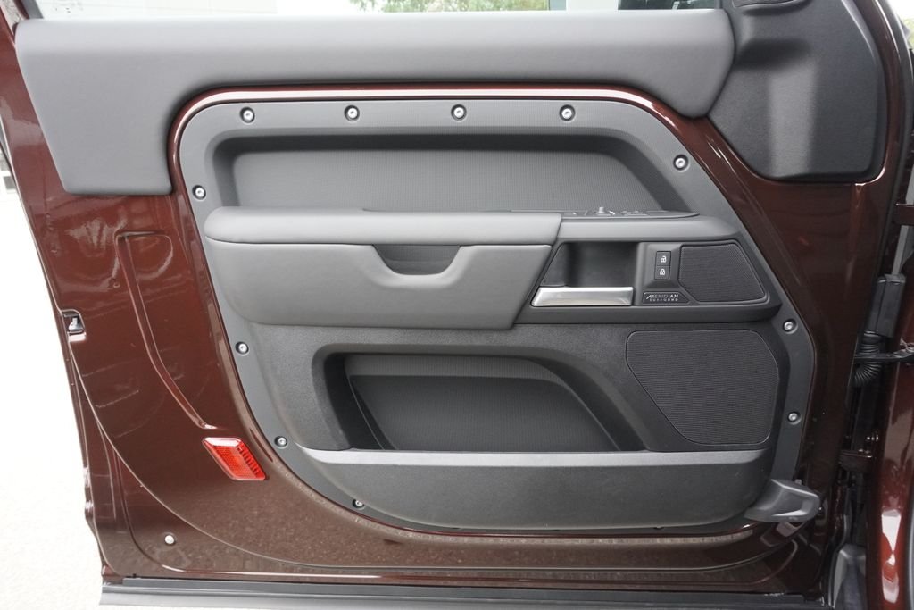 New 2026 Sedona Red Land Rover X-Dynamic SE image 17