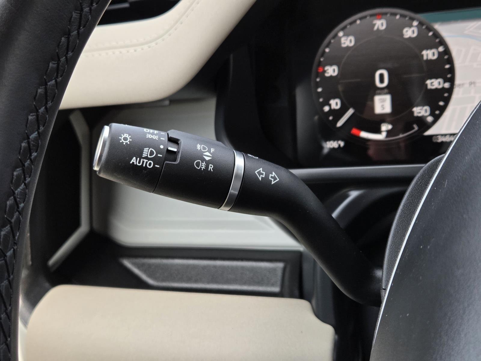 Used 2023  Land Rover X-Dynamic SE image 22