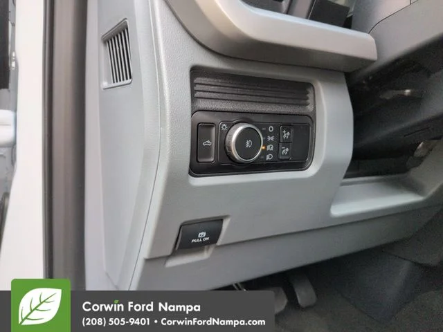 New 2026 Oxford White Ford XLT image 13