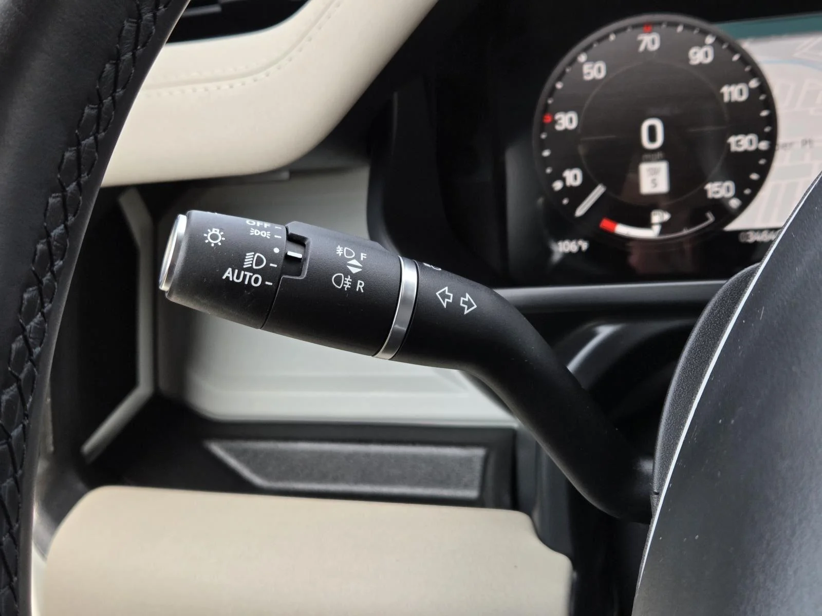 Certified Used 2023  Land Rover X-Dynamic SE image 22
