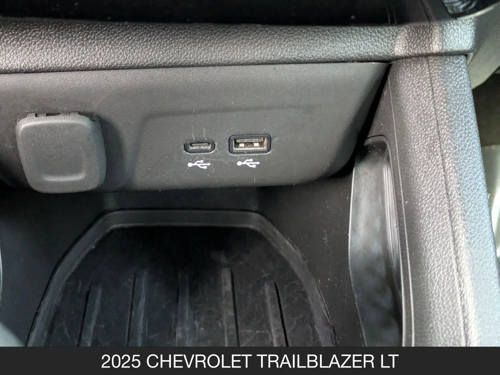 Used 2025 Summit White Chevrolet LT image 21