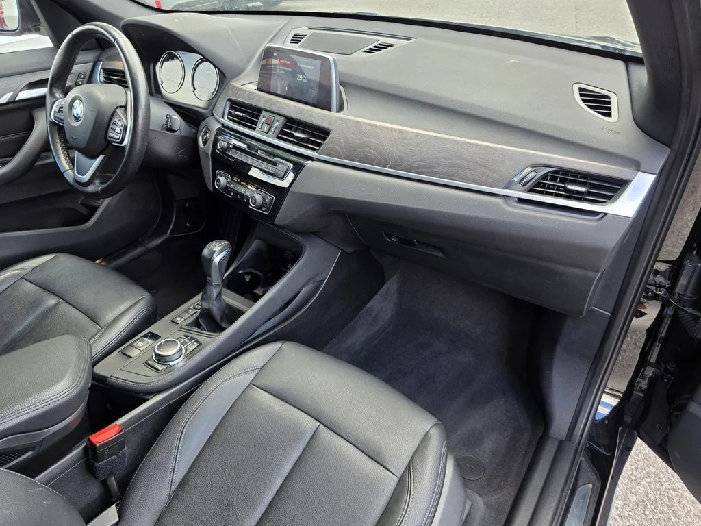 Used 2019 Black BMW xDrive28i image 11