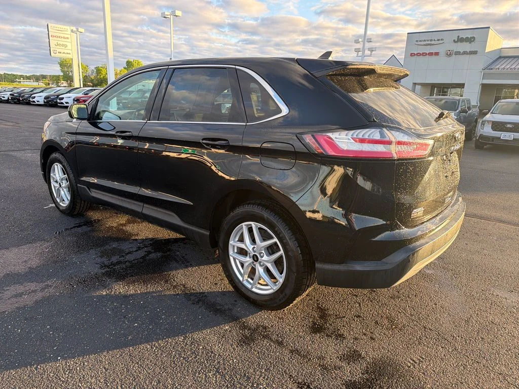 Used 2024 Black Ford SEL image 3