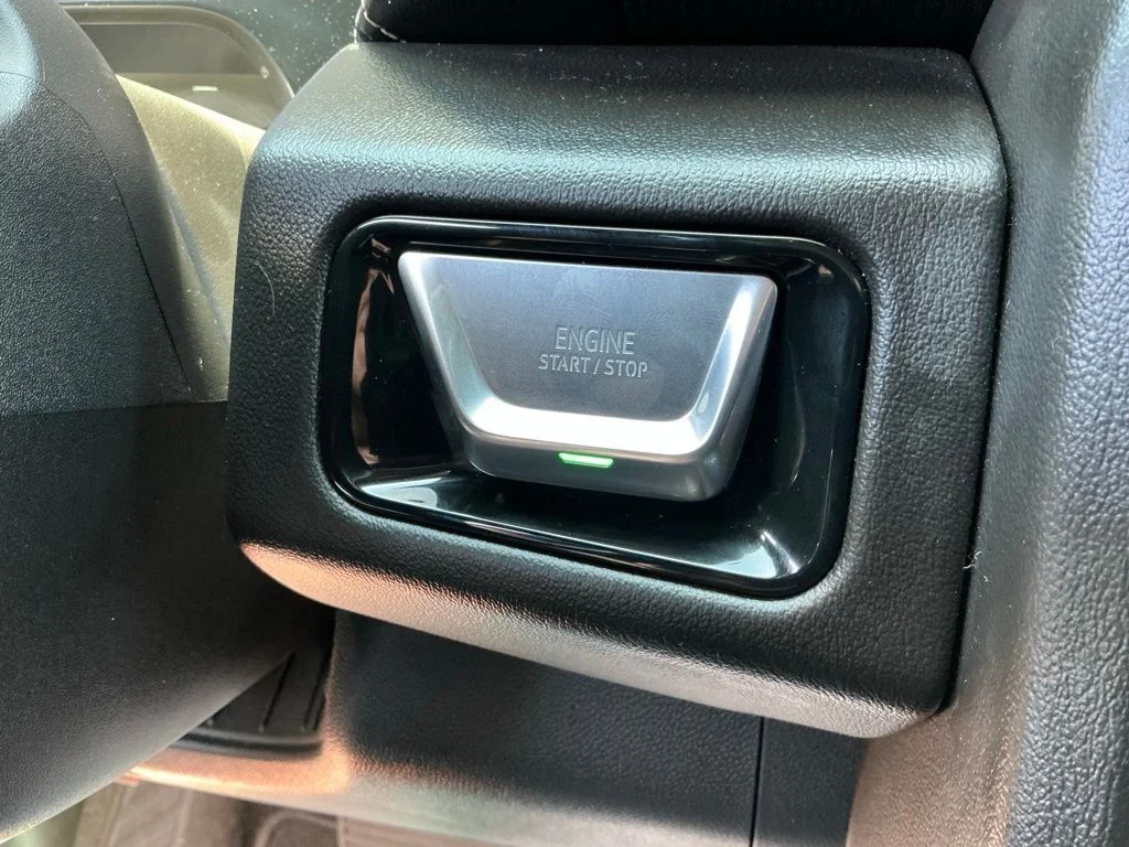 Used 2025 Silver GMC Elevation image 41