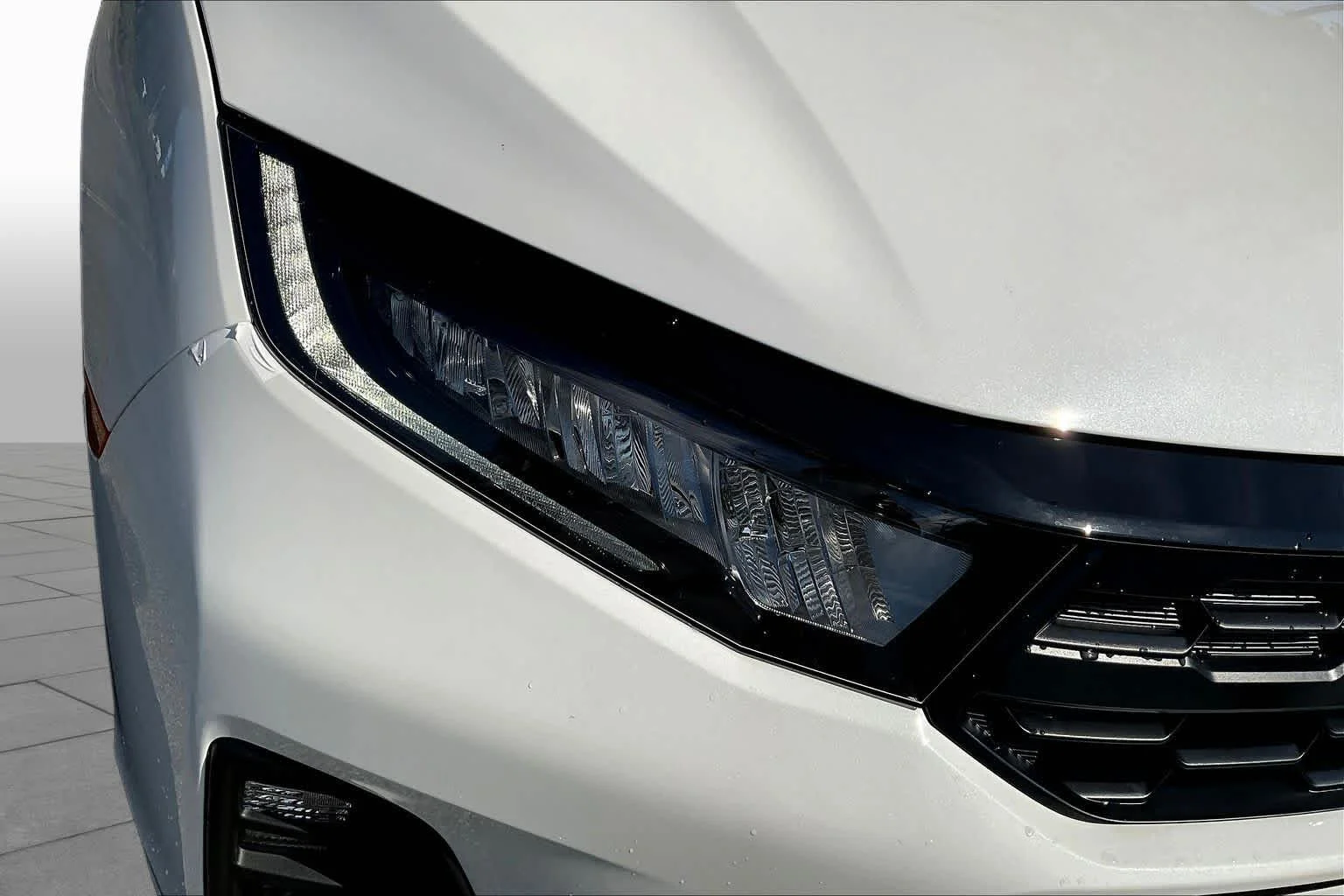 New 2026 Platinum White Pearl Honda EX-L image 13