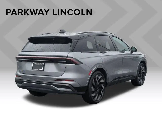 Used 2024 Gray Lincoln Reserve image 5