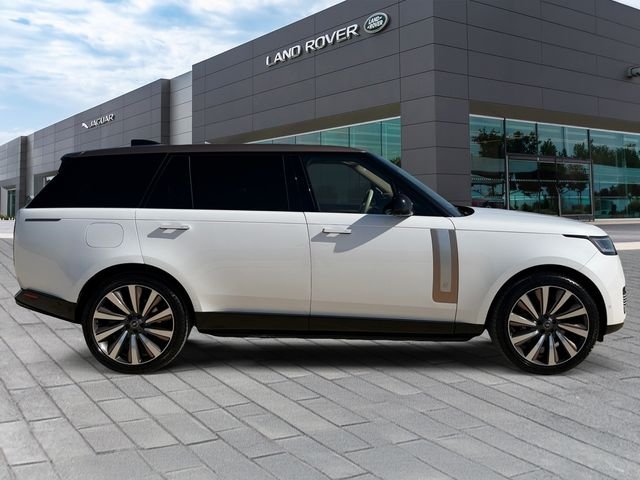 Used 2024 White Land Rover SV image 6