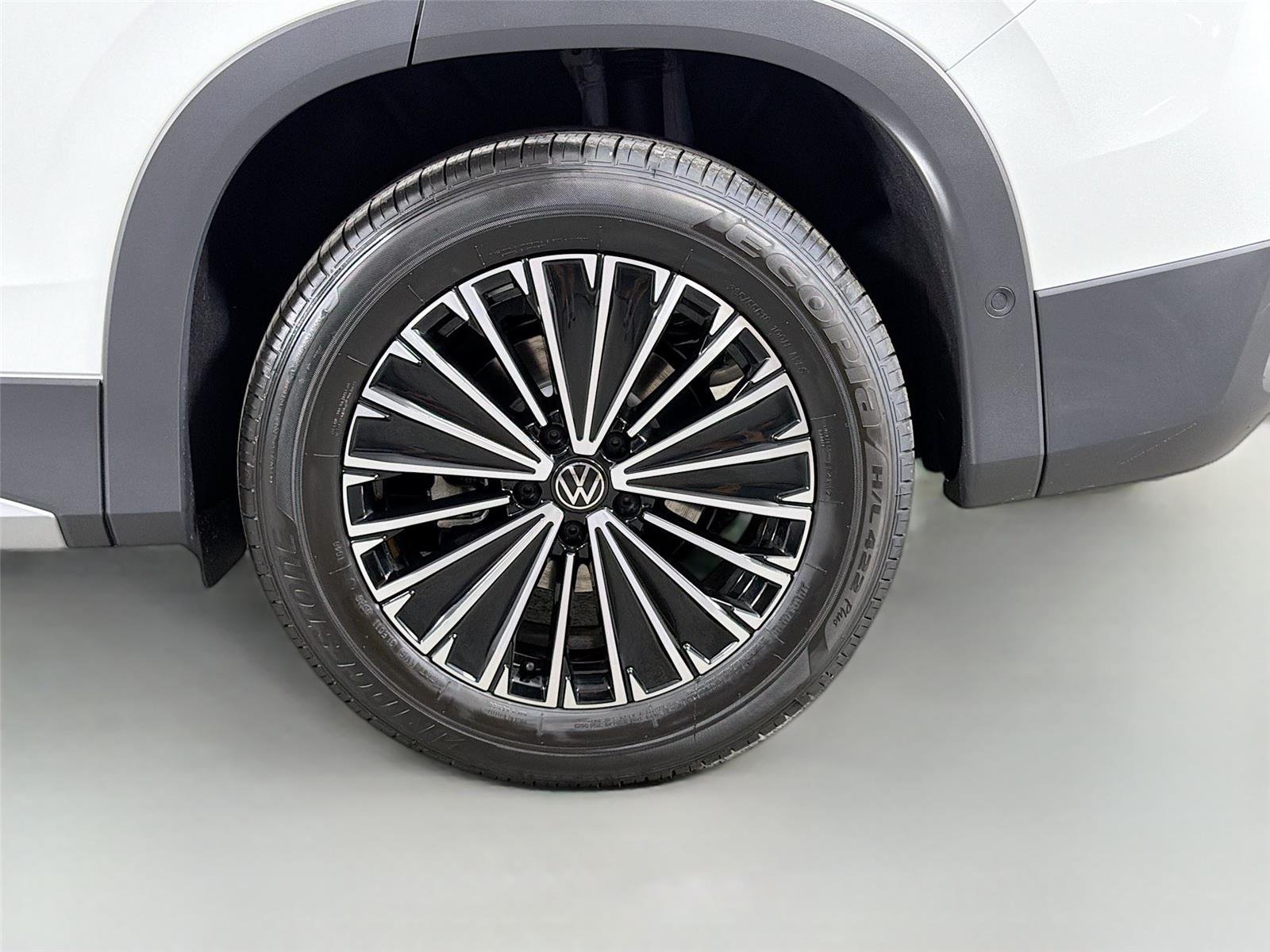 New 2026 Pure White Volkswagen S image 25