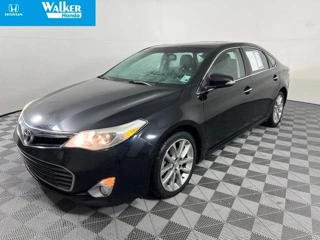 Used 2014 Black Toyota XLE Touring image 3