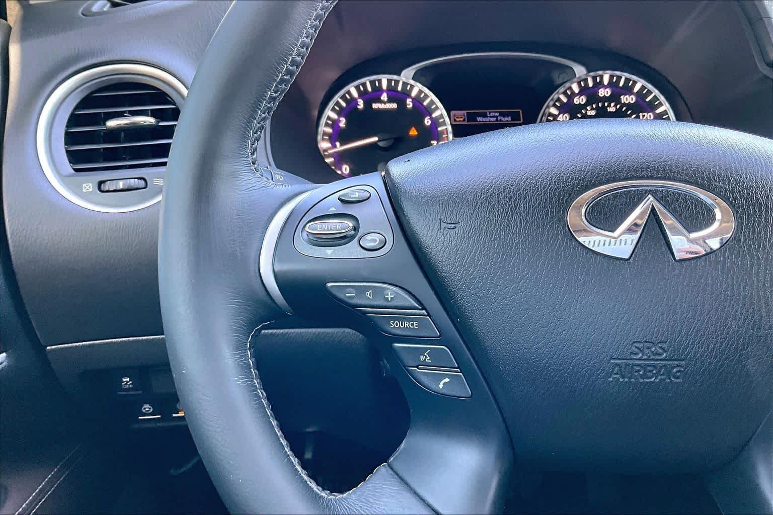 Used 2020 Majestic White INFINITI LUXE image 22